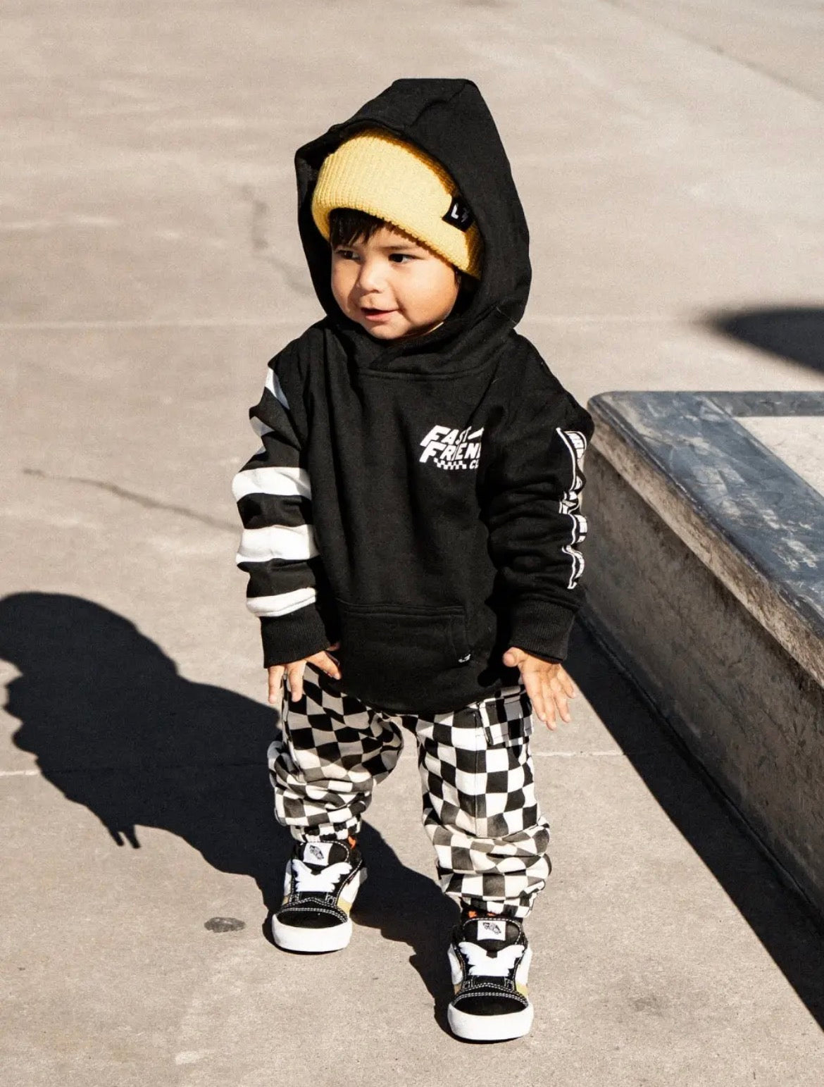 Sweat noir « fast make me happy »
