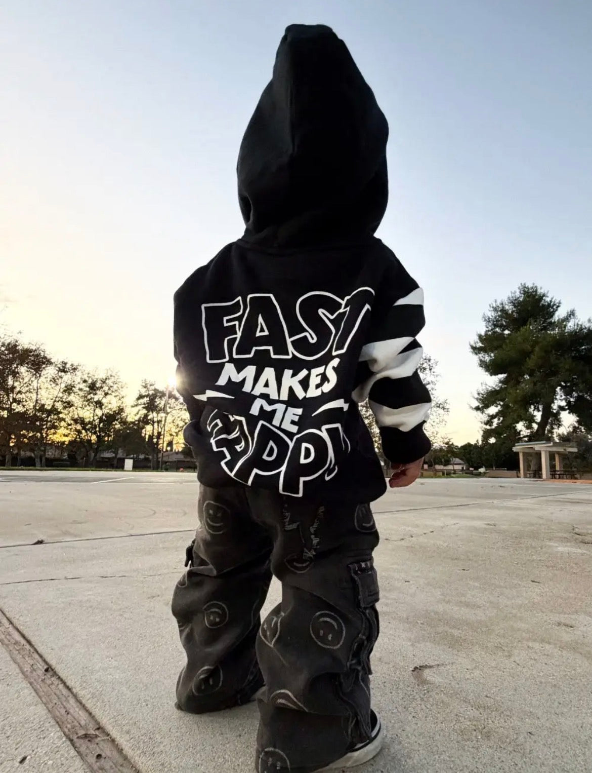 Sweat noir « fast make me happy »